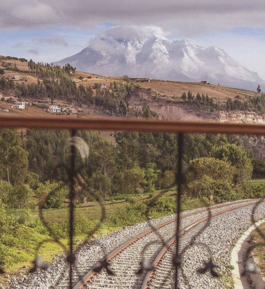 Im tren Crucero durch Ecuador mit Blick auf den Chiborazo, Foto: Tren Ecuador