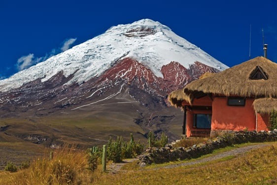 Der Cotopaxi mit der Berghütte Tambopaxi