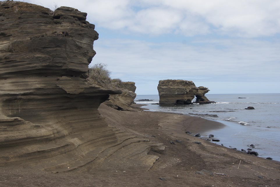 Insel Santiago, Galapagos Inseln - Bizarre Lavaformationen am Strand von Puerto Egas