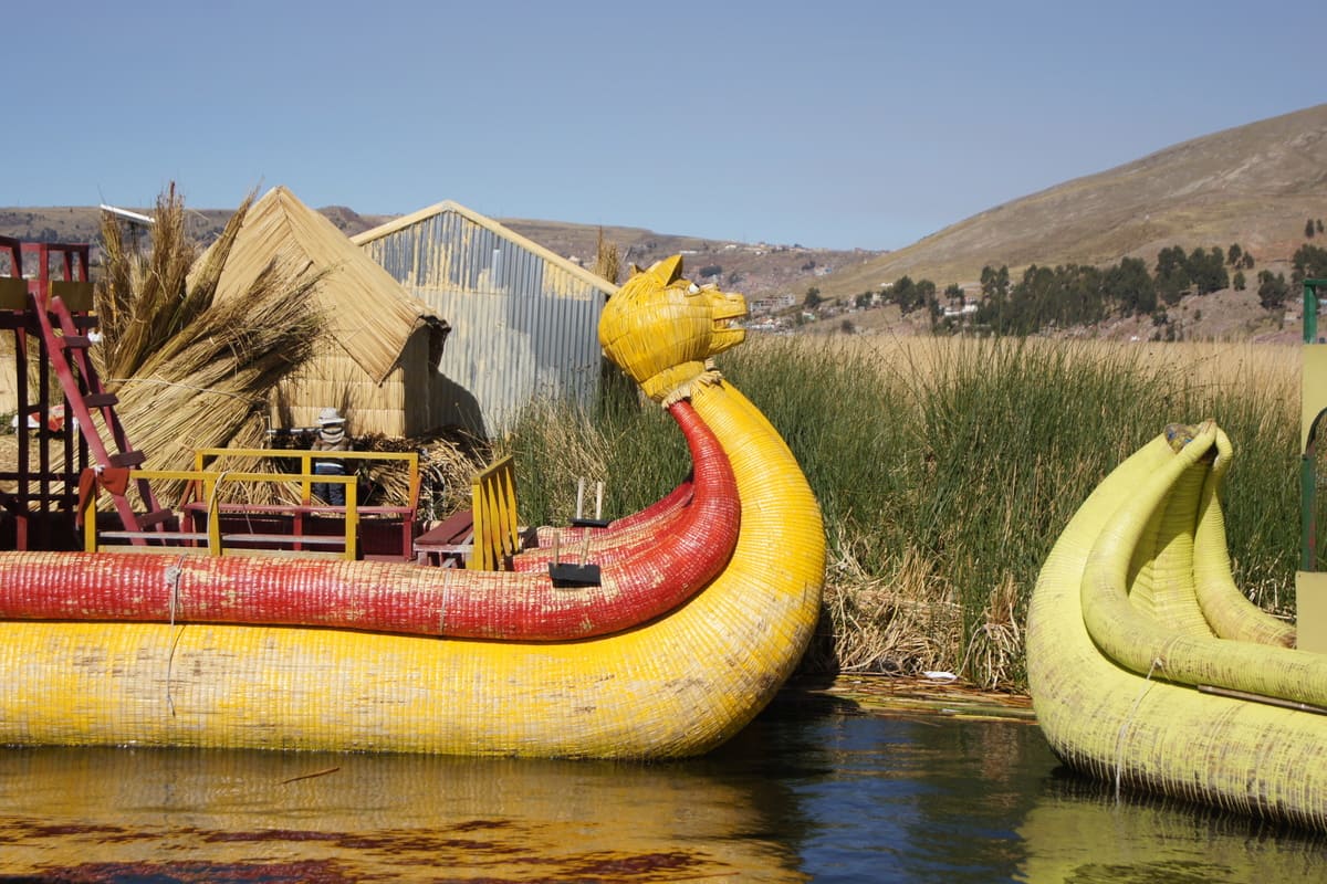 Ausflug auf die Uros Inseln, schwimmende Inseln, alles aus Schilf