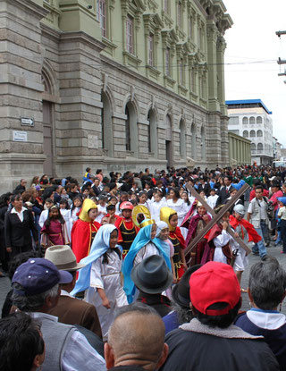 Karfreitagsprozession in den Strassen von Riobamba