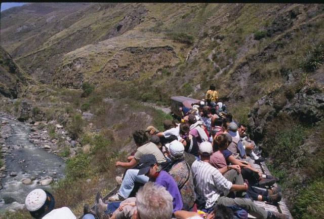 Zugfahren in Ecuador auf dem Dach: Vergangenheit